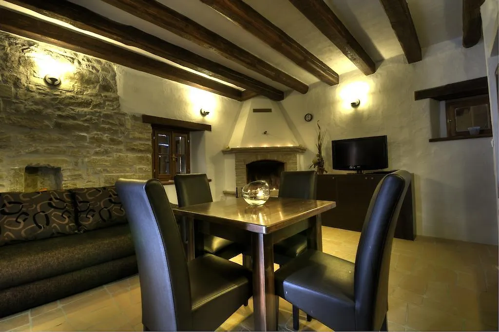 Traditional Stone House Kotli بوزت بيت ضيافة