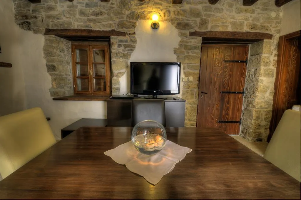 Traditional Stone House Kotli Buzet 3*,